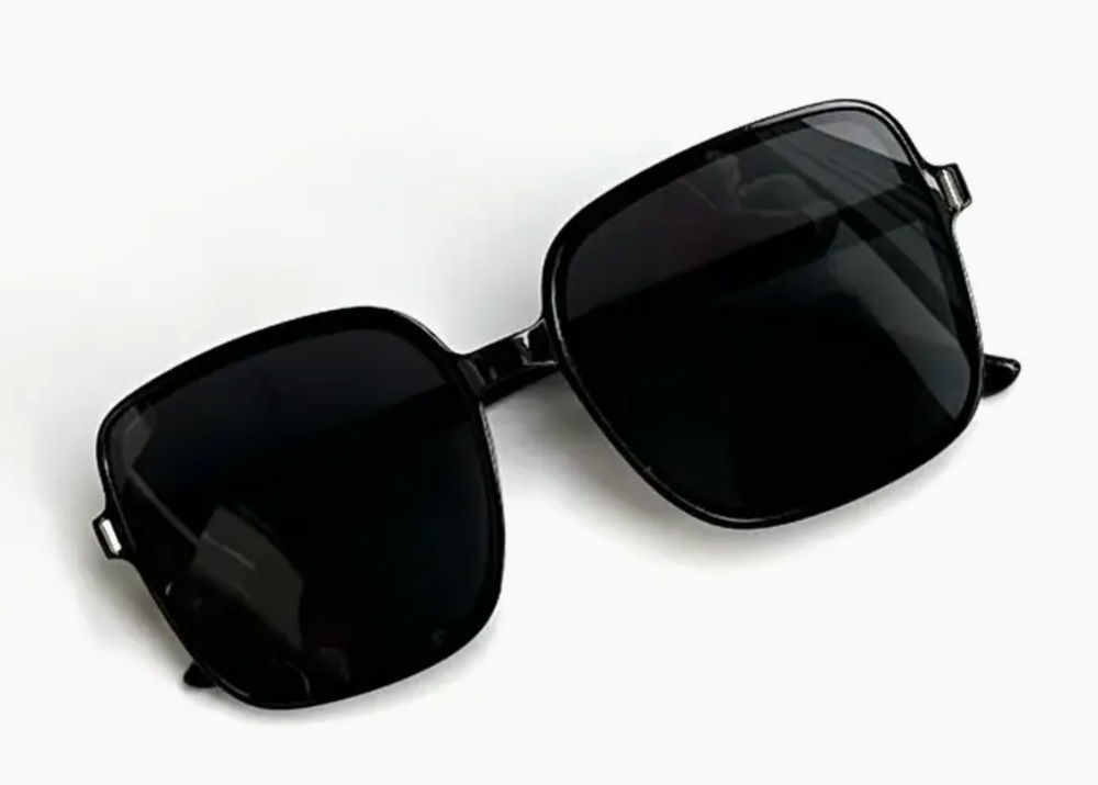 Katie Square Sunglasses in Black or White