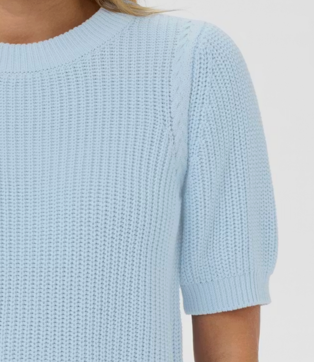 Pilia Short Sleeve Knit Pullover in Sky Blue