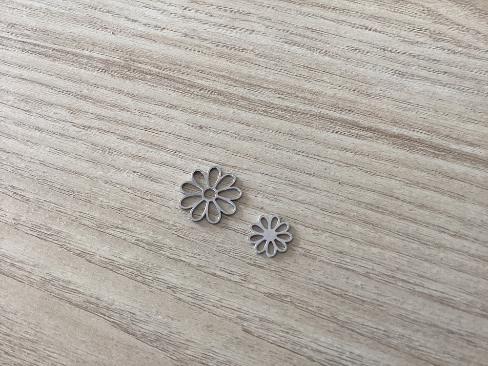 Round Flower Charm