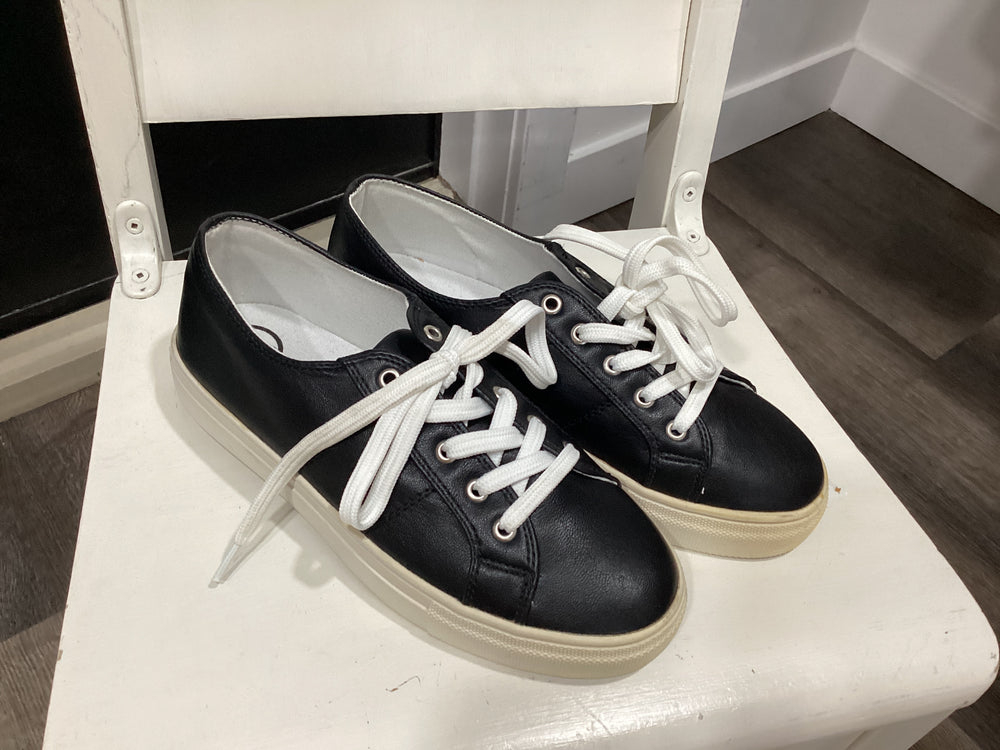 Riley Jeane & Jax Sneaker