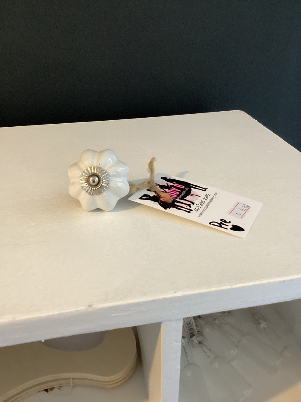 Pre-Loved White Knobs
