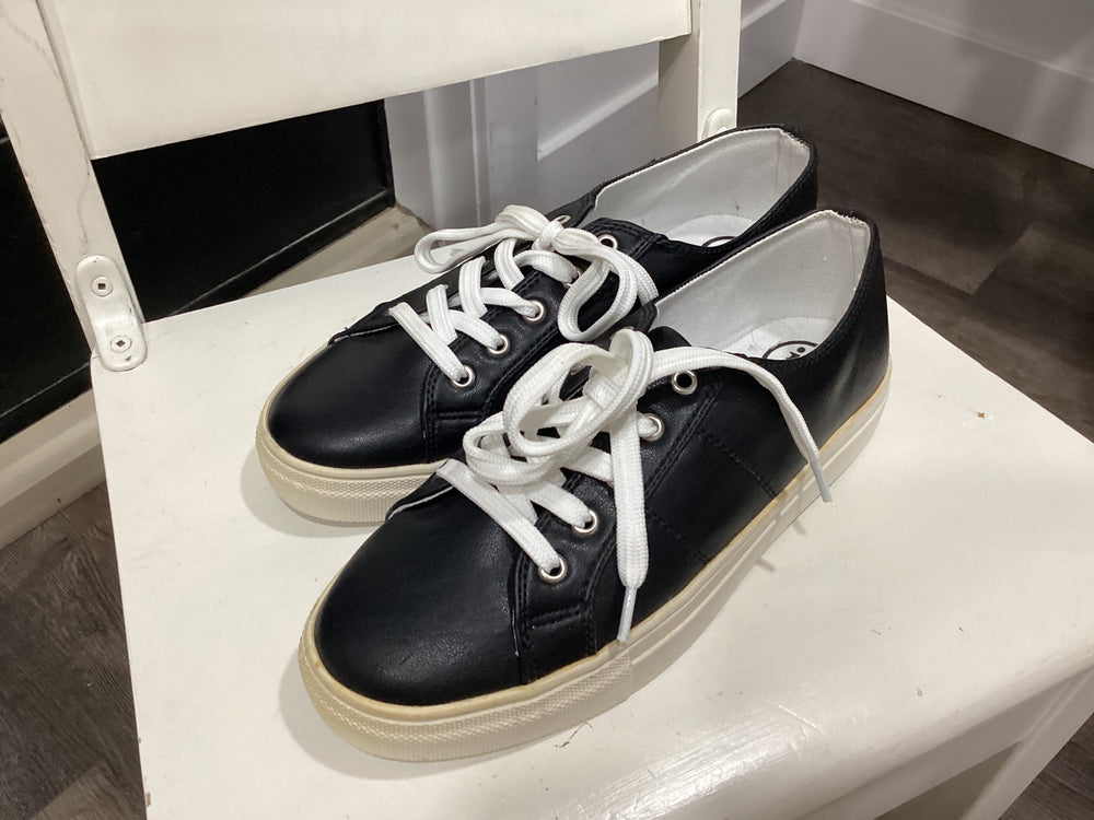 Riley Jeane & Jax Sneaker