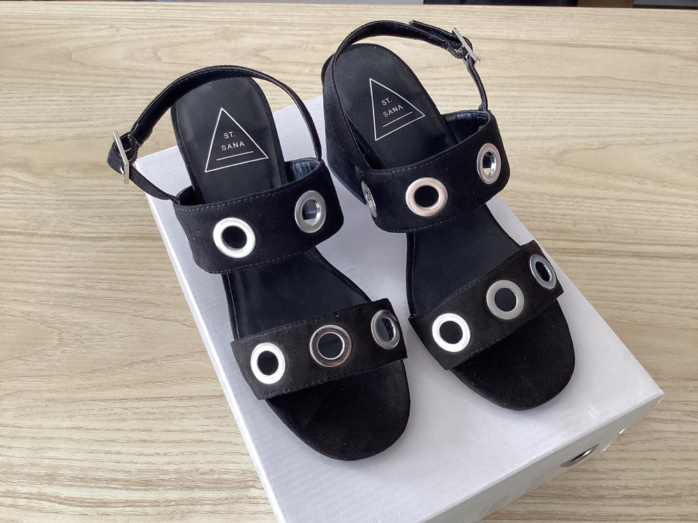 Skyler Eyelet Heel