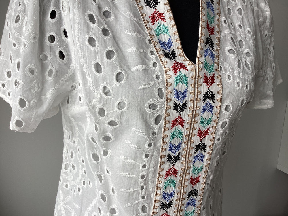 White Eyelet Geometric Embroidery Blouse